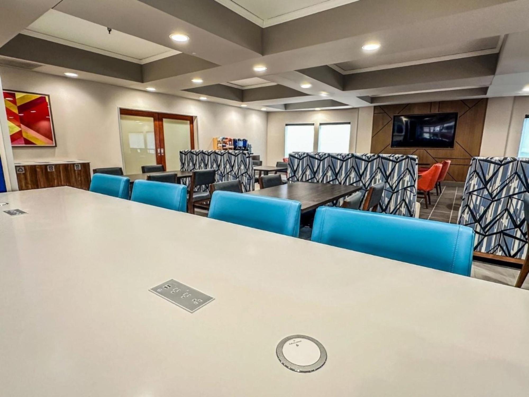 Express By Ihg Hotel Kearney
